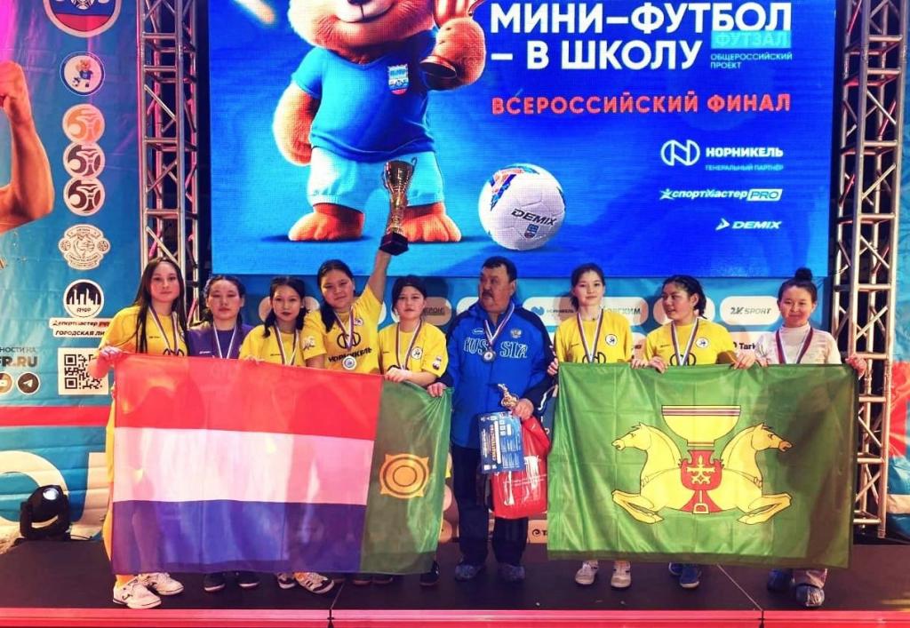 Девушки из МБОУ Есинской СОШ продемонстрировали истинное спортивное мастерство на Всероссийском проекте «Мини-футбол - в школу»